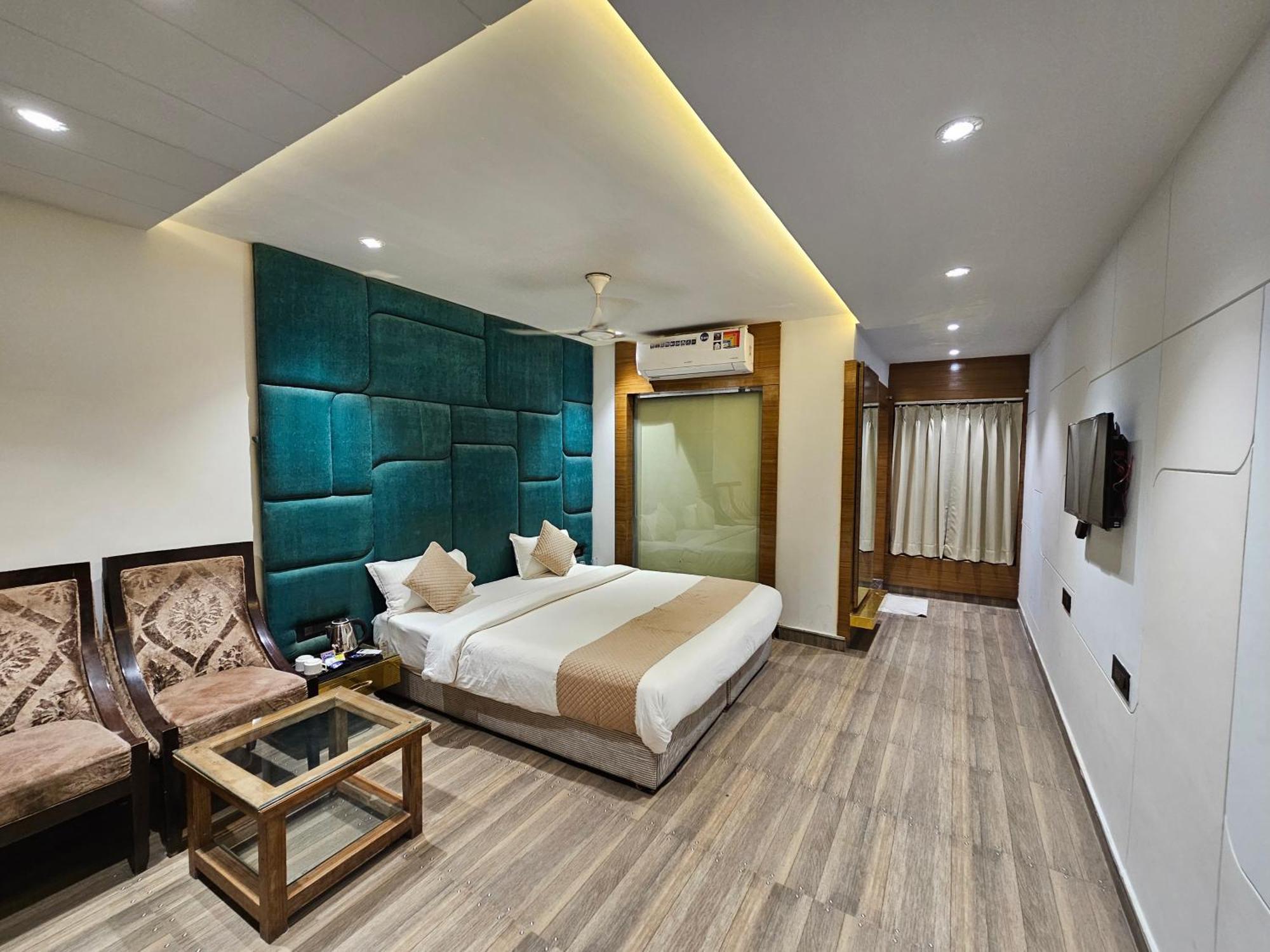 Hotel Mk Vivanta Gwalior Buitenkant foto