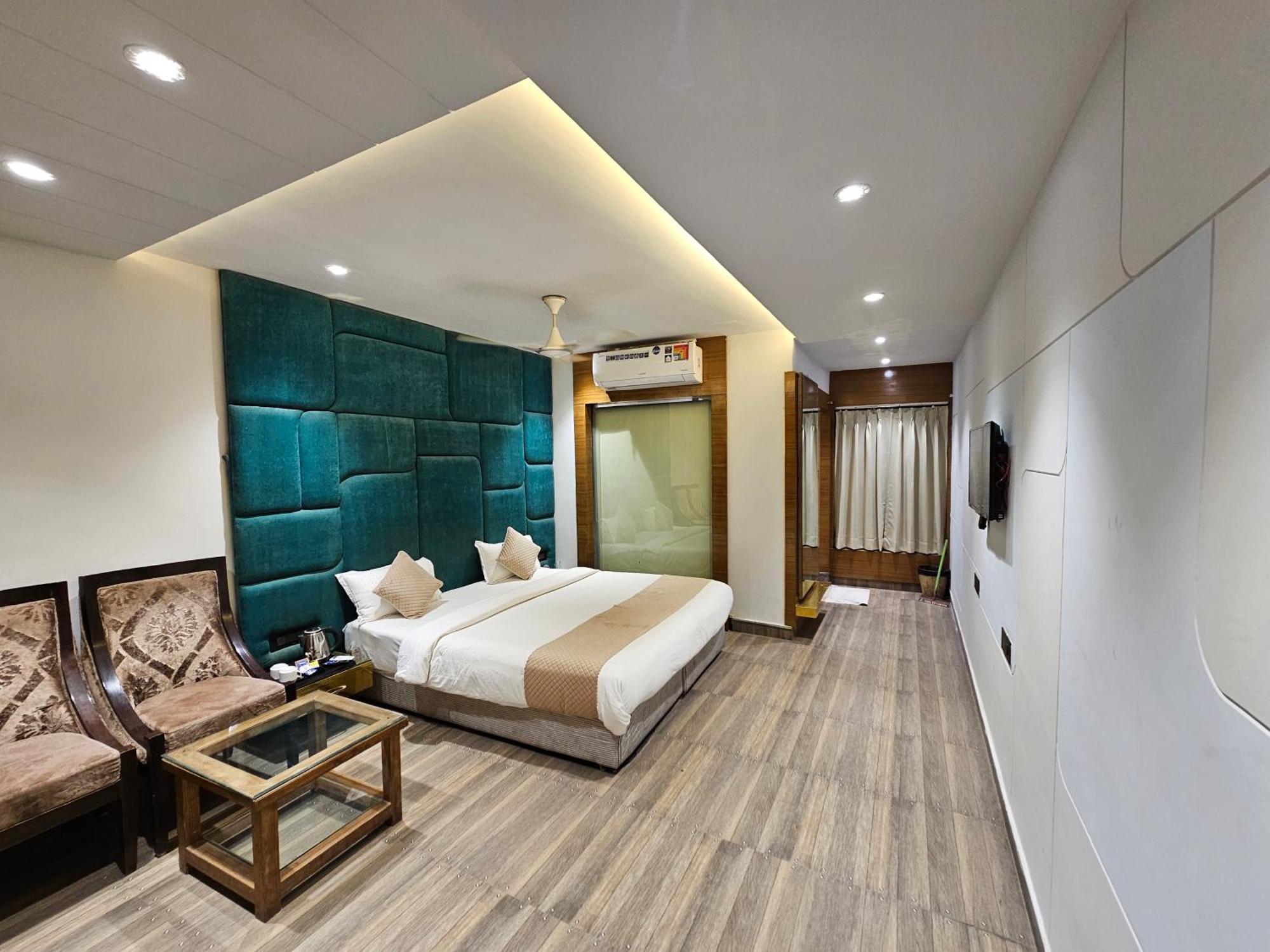 Hotel Mk Vivanta Gwalior Buitenkant foto