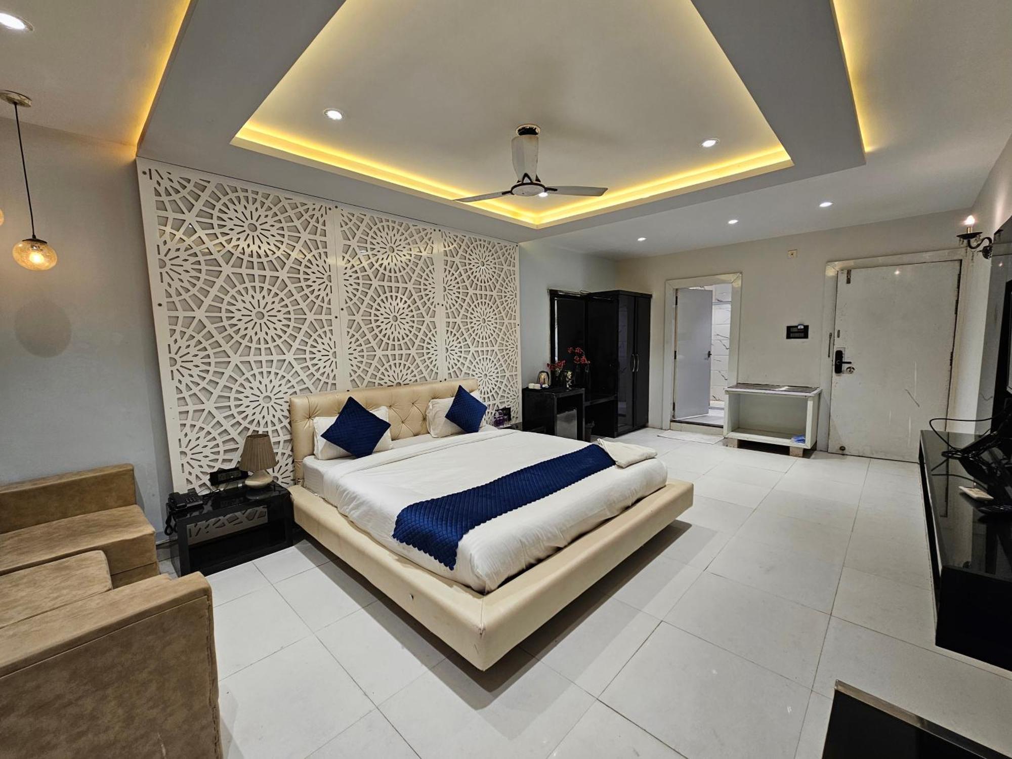 Hotel Mk Vivanta Gwalior Buitenkant foto