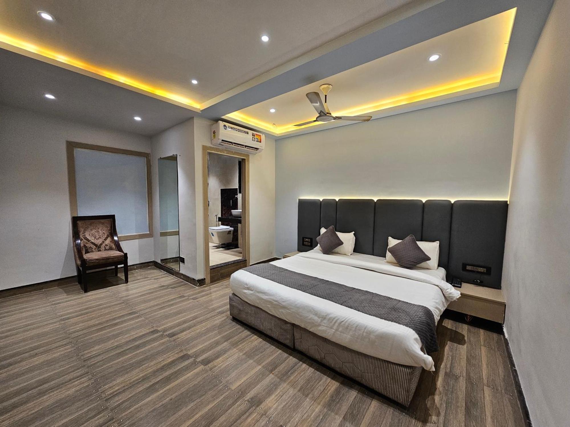 Hotel Mk Vivanta Gwalior Buitenkant foto