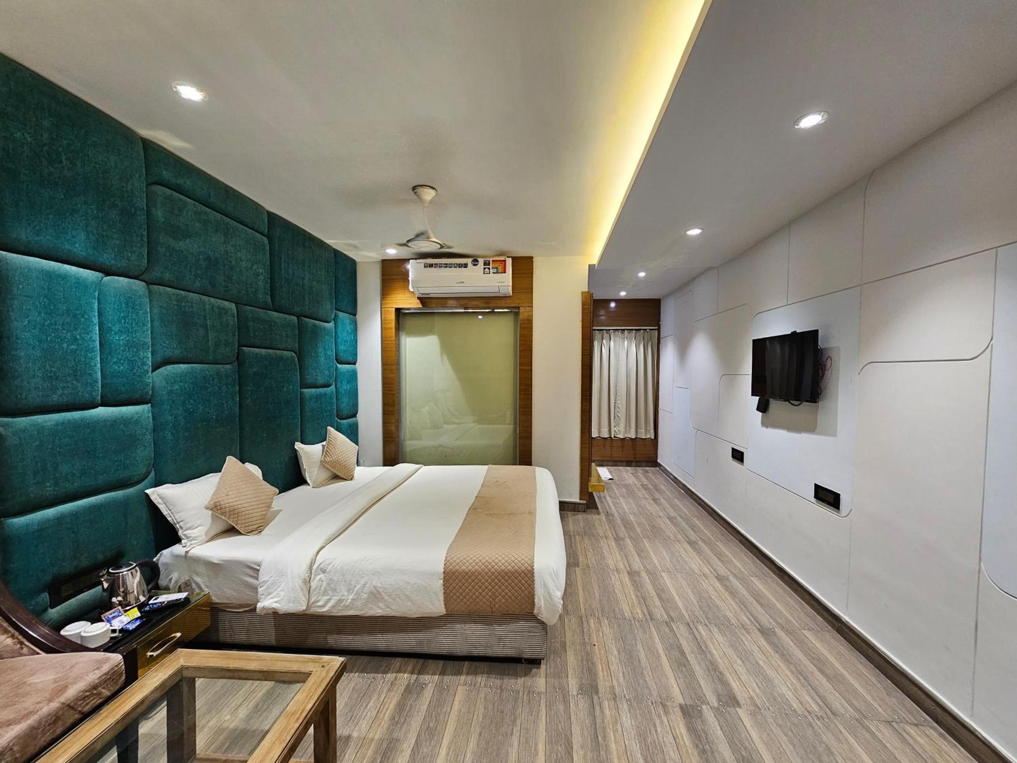 Hotel Mk Vivanta Gwalior Buitenkant foto