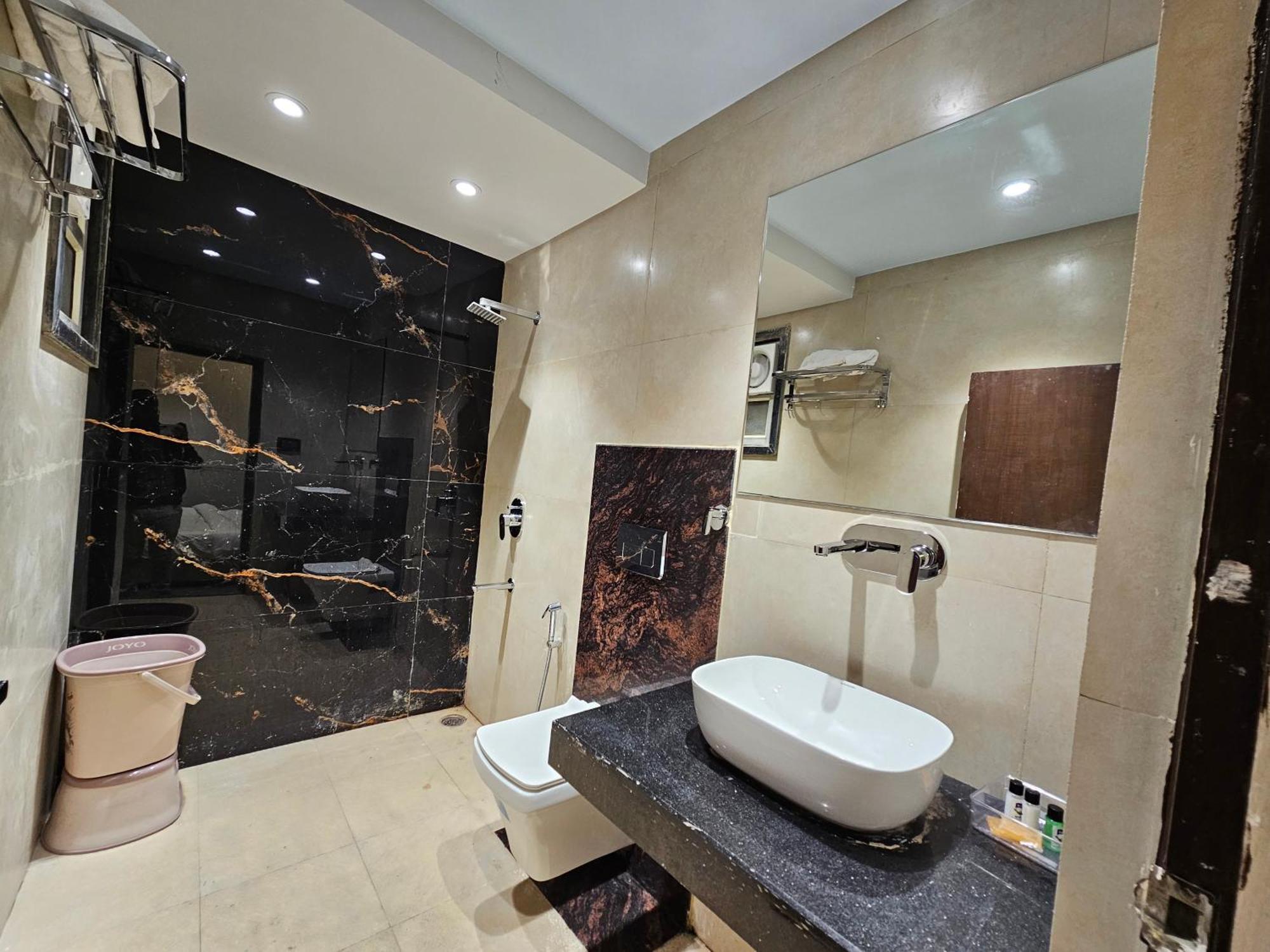Hotel Mk Vivanta Gwalior Buitenkant foto