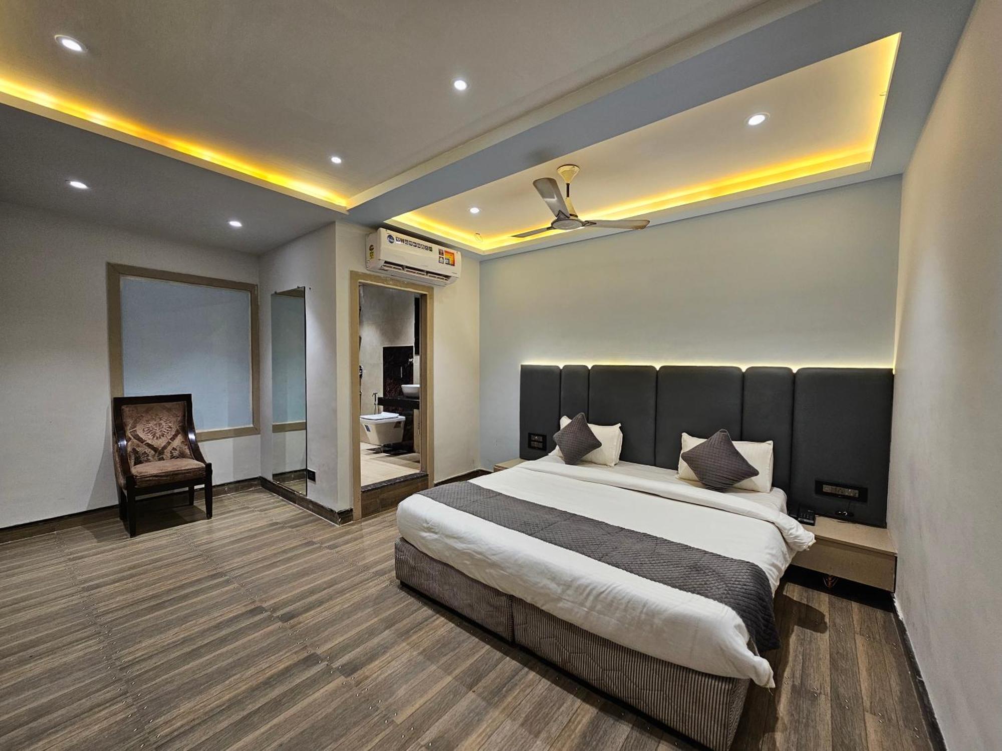 Hotel Mk Vivanta Gwalior Buitenkant foto