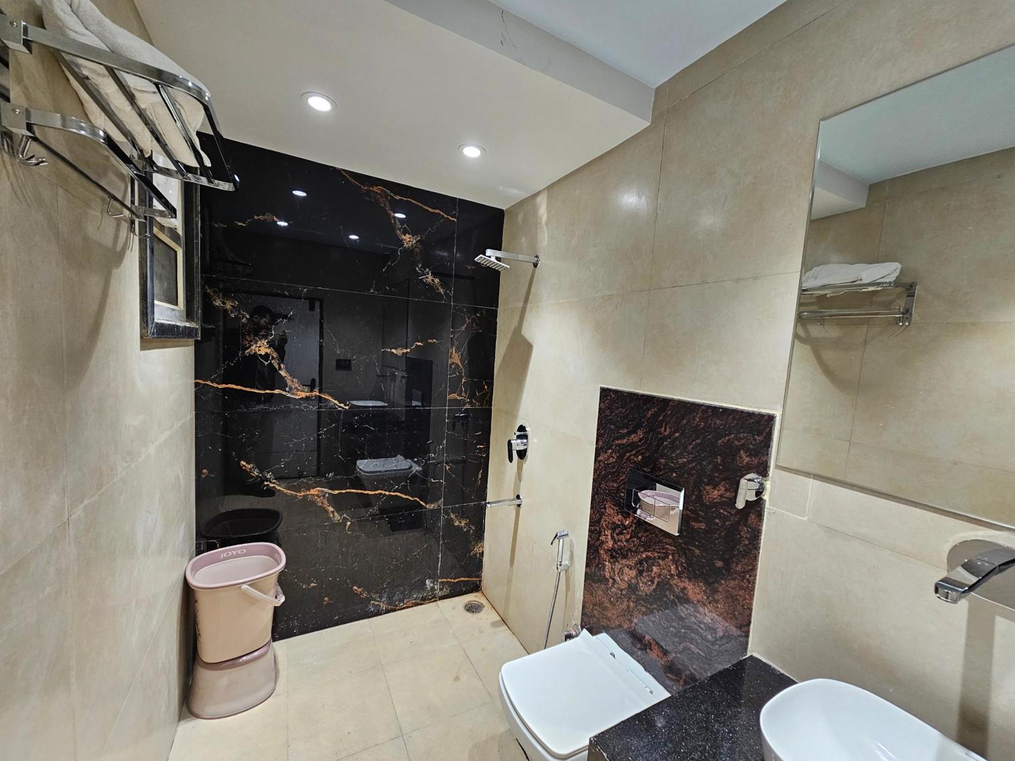 Hotel Mk Vivanta Gwalior Buitenkant foto
